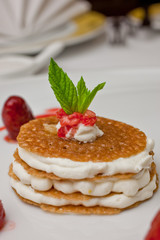 Krokant mit Erdbeeren