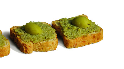 toasts de tapenade d'olives vertes