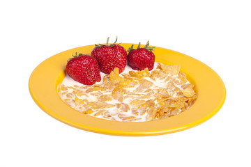 studio-shot of a plate with cornflakes and strawberries.