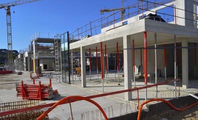 Construction d'un bâtiment stoppée en raison du coronavirus.