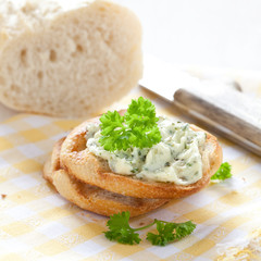 Baguette mit Kräuterbutter