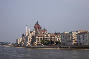Budapeszt - widok Parlamentu - obrazy, fototapety, plakaty