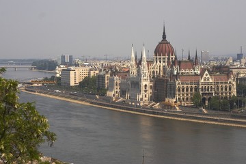 Budapeszt - widok Parlamentu ze Wzgórza Zamkowego - obrazy, fototapety, plakaty