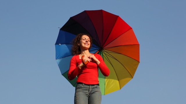 Woman on shoulder rotates umbrella