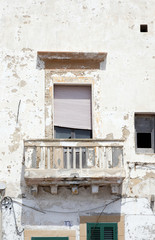 Fototapeta na wymiar old window in a abandoned house