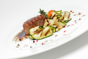 Schweinefiletmedaillon mit Zucchini