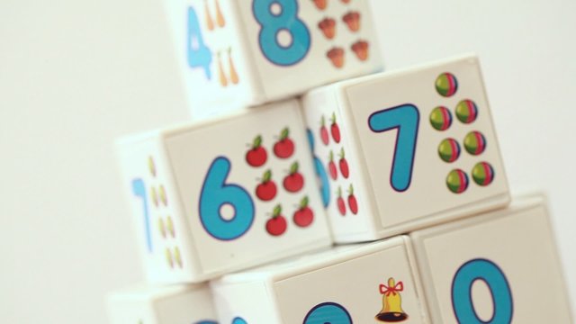 traning set cubes with number for children that scrolling