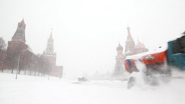 units move near Moscow Kremlin, remove snowfall with plows