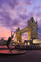 Naklejka premium Sunset view of Tower Bridge
