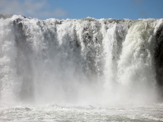 Wasserfall - Tosende Wasser