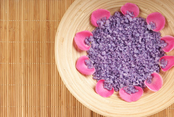 Obraz na płótnie Canvas A beautiful spa composition of pink petals and purple salt