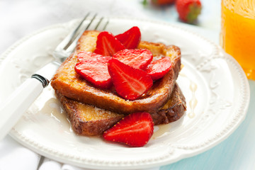 french toast with strawberry