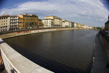 Obraz premium Pisa dal ponte di mezzo con fisheye