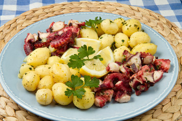 octopus boiled with potatoes
