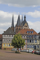 Obraz premium Obermarkt und Marienkirche in Gelnhausen