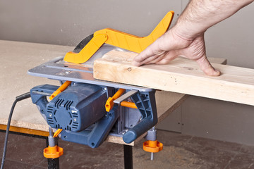 Carpenter with circular saw