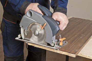 Carpenter with circular saw