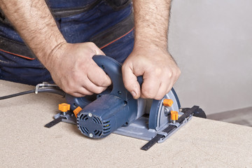Carpenter with circular saw