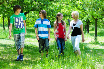 4 Teenager im Gr&uuml;nen 20.05.11
