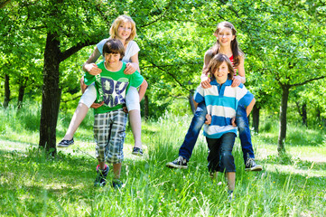 4 Teenager im Grünen 20.05.11