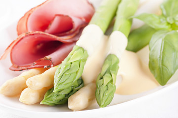 Schinken mit Spargel