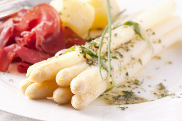 Spargel mit Schinken