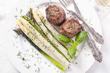 Spargel mit Medaillons