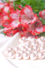 Obraz na płótnie Canvas Beautiful bouquet alstroemeria and pink pearls