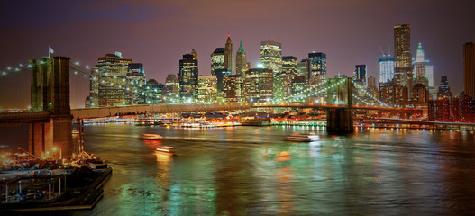 Brooklyn bridge in NYC at sunset