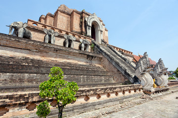 Obraz premium old buddhist temple in chiang mai, thailand