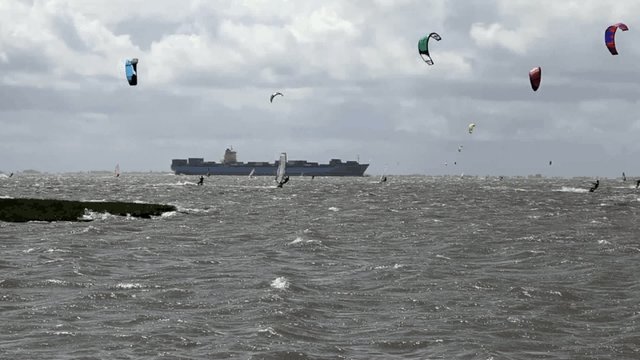 Kitesurfen bei Sturm