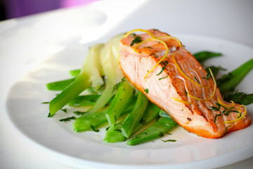 Salmon fillet with green beans and fennel with lemon zest