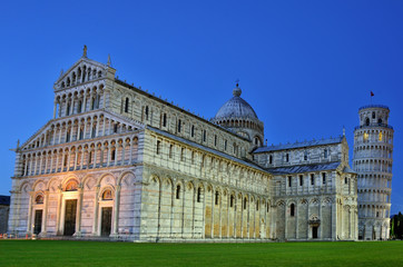 Fototapeta na wymiar Cathedral of Pisa and Leaning Tower