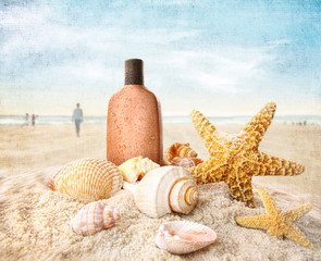 Suntan lotion and seashells on the beach - 32352794