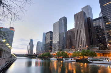 HDR on Chicago River © Jesse Kunerth
