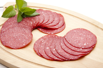 Putensalami auf Schneidebrett