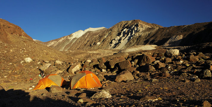 Dernier camp avant d'affronter le sommet (cerro chani 6000m)