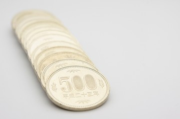 日本通貨５００円玉整列