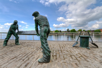 Limerick city statue of workers
