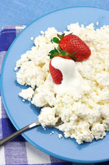 Cottage cheese with strawberries