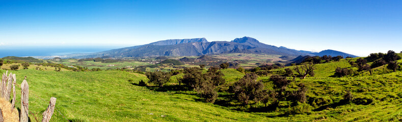 Sommets de La Réunion vus depuis la plaine des Cafres