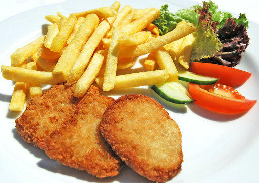Minischnitzel mit Pommes frites