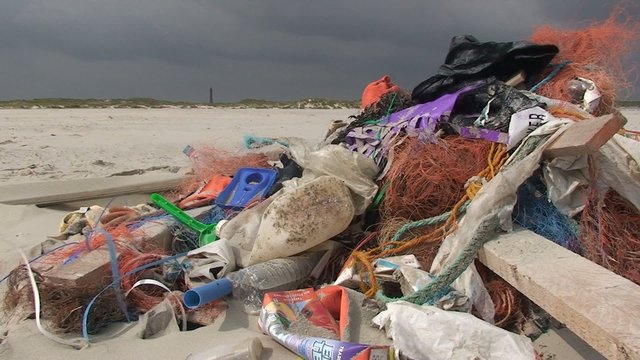 Plastikm&uuml;ll am Strand