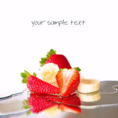 Erdbeere küsst Banane