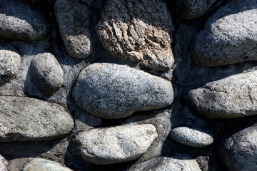 rounded river rocks wall