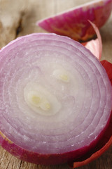 circle red onion