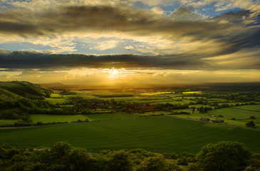 Fototapeta premium Stunning sunset over countryside landscape