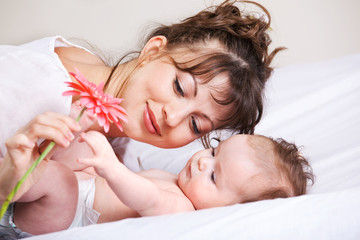 Obraz na płótnie Canvas Baby playing with flower