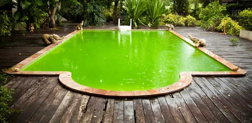 altes Schwimmbad © panpote