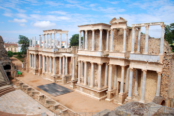 Fototapeta premium DETALLES ARQUITECTÓNICOS DEL TEATRO ROMANO DE MÉRIDA, ESPAÑA